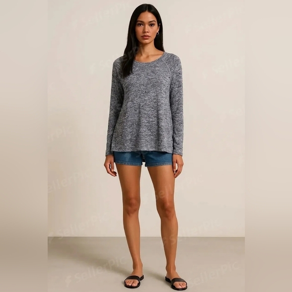 Hollister Tops - Hollister Gray Long Sleeve Ladies Tunic